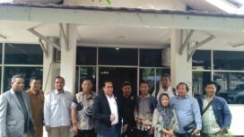 Poto bersama usai mediasi kasus Edah, Tim Jabis Karawang, Persatuan Buruh Migran, Disnakertrans Karawang, BP3MI Karawang