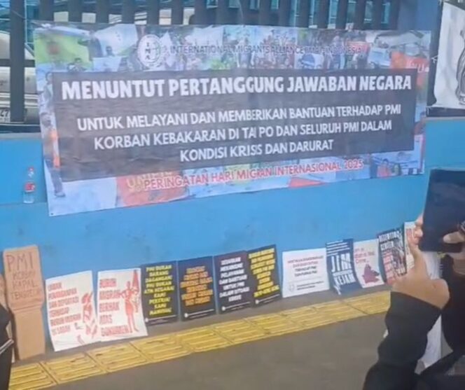 
					Spanduk tuntutan aksi Internastional Migrant Alliance dan KSPSI MJH