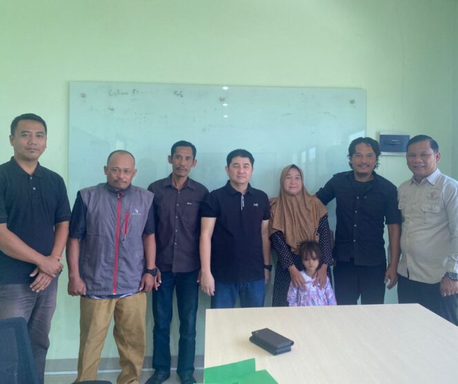 
					Ketua Komisi 3 DPRD Karawang, Deddy Indrasetiawan (4) dari kiri