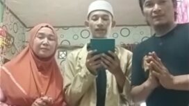 Muhammad Hanif (tengah) Abdul Karim Beserta Kedua Orangtuanya