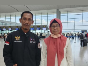 H. Entis Sutisna dan Ibu Sri Hidayati