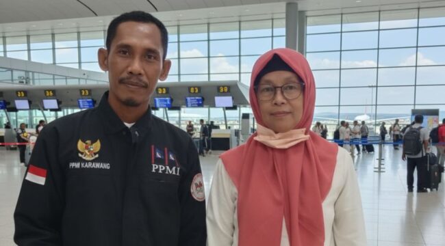 H. Entis Sutisna dan Ibu Sri Hidayati