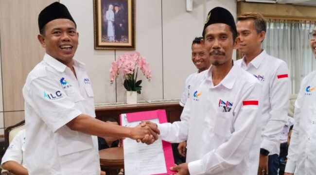 Presiden PPMI, Daeng Wahidin, Melantik H, Entis Sutisna di Cempaka Putih Jakarta Pusat