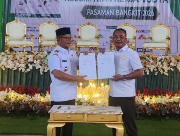Penandatanganan Kerja sama Bupati Pasaman Welly Suhery dengan Direktur PT Alqurrny Bagas Pratama Halili Priyadi