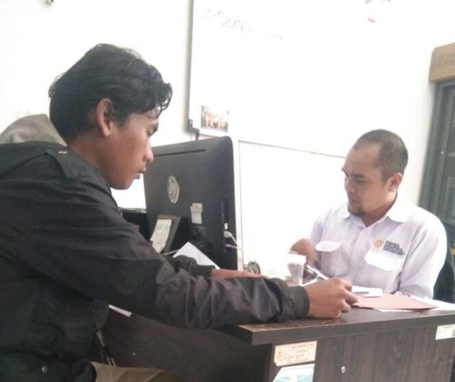 
					Heri melaporkan sponsor Syarif Hasyim ke Disnaker Karawang
