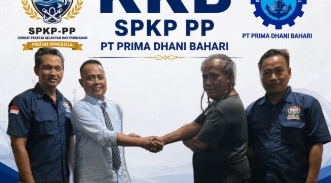 Ketua SPKP, Nursalim, dan Dirut Prima Dhani Bahari, Slamet Warsito, berfoto bersama usai penanda tanganan  KKB