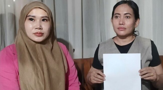 Tukinah menunjukkan surat Laporan Polisi terkait Penipuan dan Penggelapan oleh terlapor Muhamad Sinin
