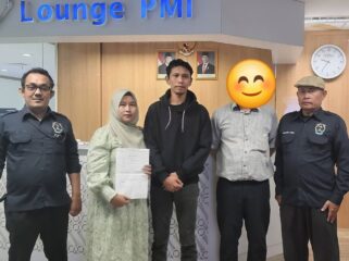 – Ketua Umum Serikat Pekerja Jangkar Karat Indonesia (SPJKI), Ari Purboyo beserta keluarga Nurlani
