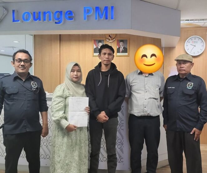 
					– Ketua Umum Serikat Pekerja Jangkar Karat Indonesia (SPJKI), Ari Purboyo beserta keluarga Nurlani