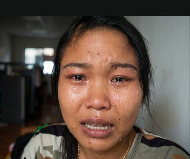 
					Elinda Sari kelaparan dan putus asa karena tidak punya uang untuk makan dan biaya tiket pulang dari Kamboja