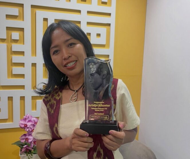 
					Eni Lestari Andayani Menerima Penghargaan Artidjo Alkotsar 2026 dari FH UII Yogyakarta
