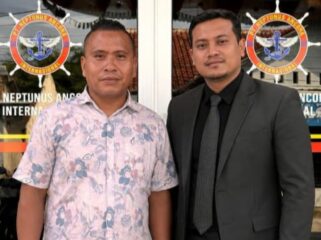 Direktur PT Neptunus Ancor Internasional, Amir Mahmud dan Pengacaranya
