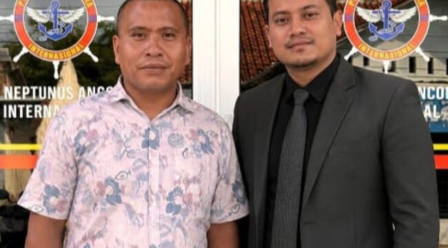Direktur PT Neptunus Ancor Internasional, Amir Mahmud dan Pengacaranya