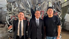 Kepala KDEI Taipei Arif Sulistiyo bersama pimpinan perusahaan Tim Yang