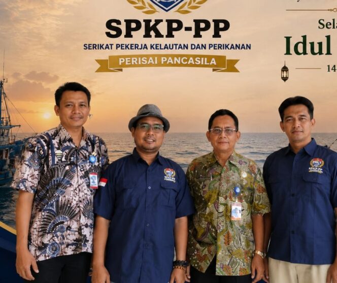 
					Ketua Umum Serikat Pekerja Kelautan dan Perikanan Perisai Pancasila, Nursalim (bertopi)