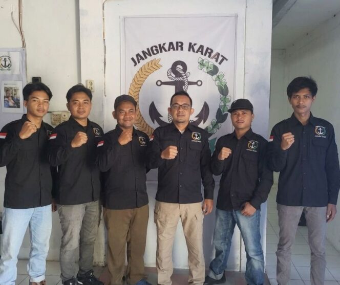 
					Pengurus Dewan Pimpinan Pusat Serikat Pekerja Jangkar Karat Indonesia