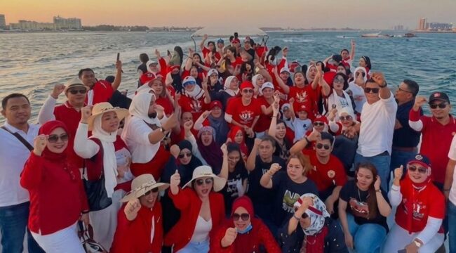 WNI dan PMI Jeddah Merayakan HUT RI 81 di Laut Merah