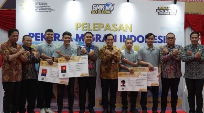 Wamen P2MI Dzulfikar Lepas 37 CPMI Perakit Mesin ke Arab Saudi