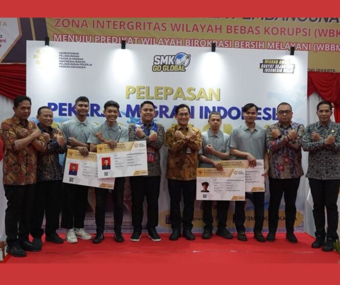 
					Wamen P2MI Dzulfikar Lepas 37 CPMI Perakit Mesin ke Arab Saudi