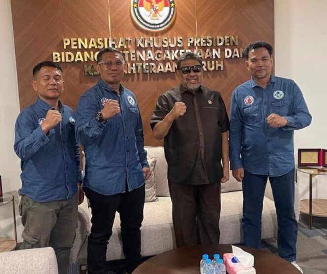 
					Penasihat Khusus Presiden Bidang Keenagakerjaan, Said Iqbal,. Bersama Pengurus DPP SKTI