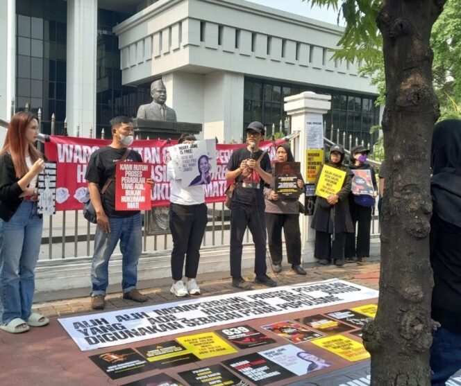 
					Aksi Di Depan Mahkamah Agung, Jati Tuntut Delapan Kebijakan Anti Hukuman Mati