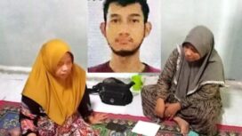 Ibu kandung Asmadi, Asiyah (kiri), meminta bantuan kepada PBM Banten untuk memulangkan anaknya