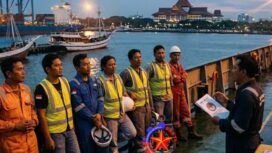Ilustrasi Awak Kapal di tempat kerjanya