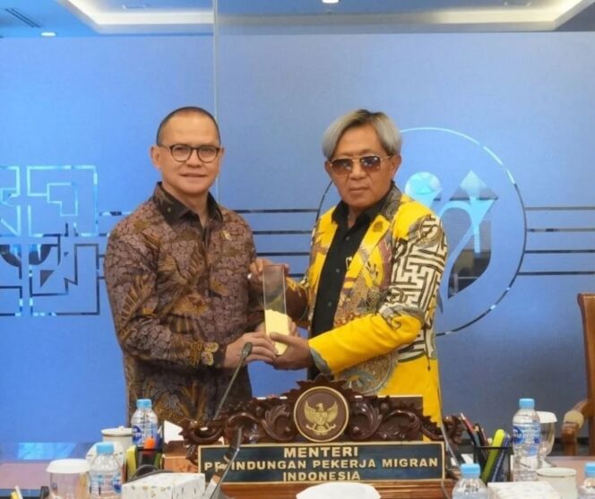 
					Menteri P2MI Drs Mukhtarudin dan Ketum Aspataki Saiful Mashud