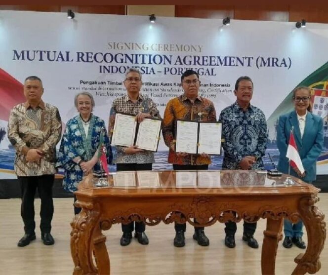 
					Menteri Kelautan dan Perikanan Sakti Wahyu Trenggono Menandatangani MRA dengan Dubes Portugal. (Sumber Tempo) 