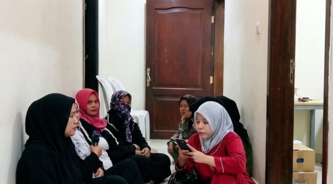 PMI sedang berkumpul di Syarikah setelah selesai kontrak erja dengan majikan
